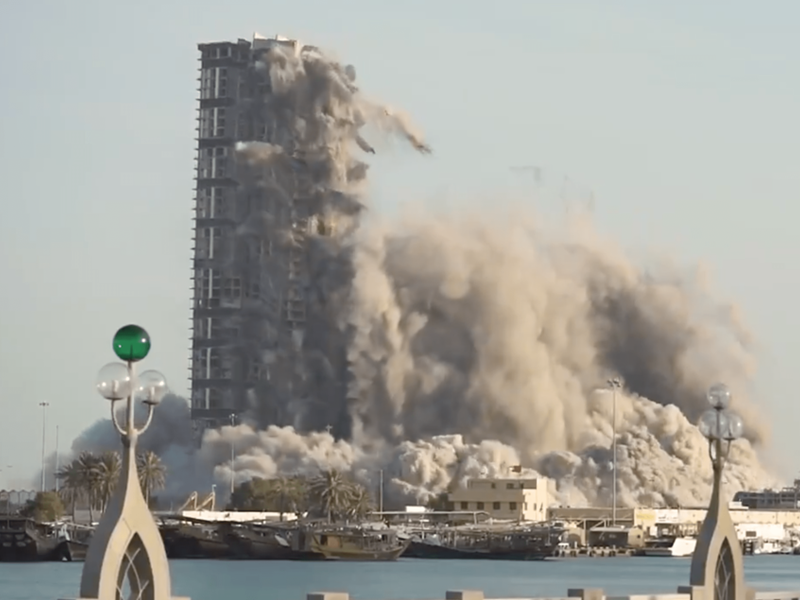 144-Floor Plazas Demolished in Abu Dhabi Within 10 Seconds